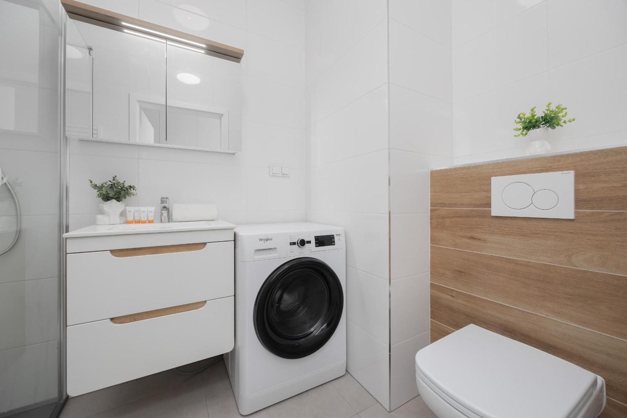Apartament Bright & Modern With Balcony In Bemowo District By Renters Warszawa